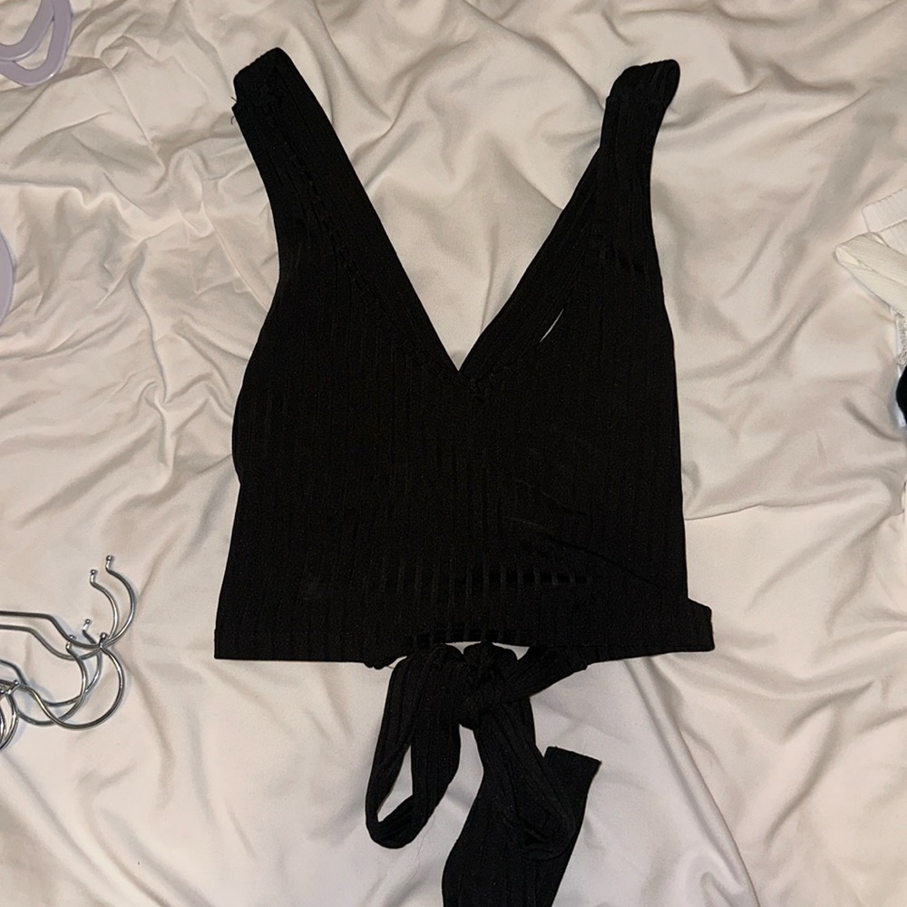 Cropped black top